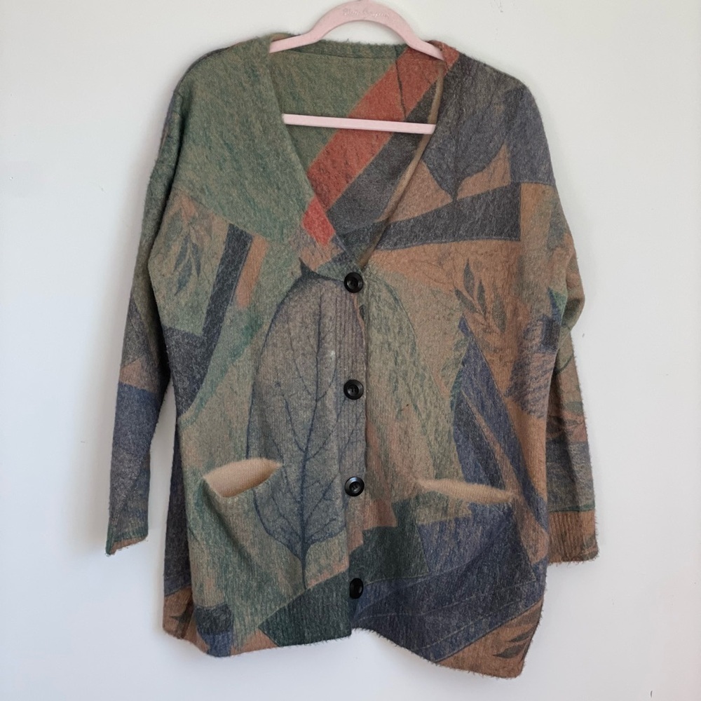 Multicolor Abstract Pattern Women’s V-Neck Cardigan Size Medium